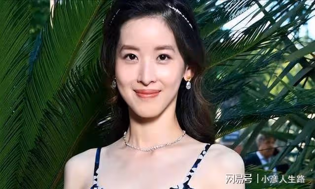 繼劉強東事件後,章澤天出席晚宴引爭議,鼻子像蕭亞軒下巴像劉翔