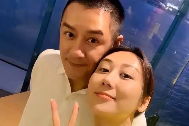 知名港星曬照慶祝結婚11年!妻子生了四胎,穿上泳裝身材依舊豐滿