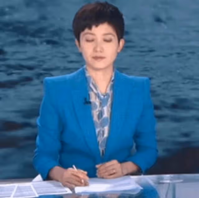 蘇州一男主持直播時流鼻血!血到嘴巴處仍堅持工作,敬業態度獲贊
