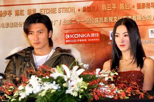 離婚9年還沒放下?張柏芝發文疑暗懟謝霆鋒,表情被指太刻意