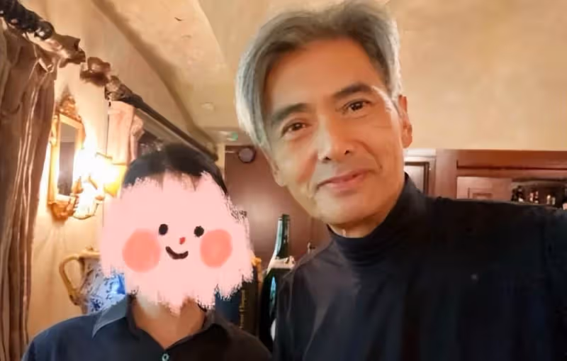 67歲周潤發近照曝光,滿頭銀髪皮膚鬆弛,「卻比28歲時還帥氣」網友:活出了自己的風采