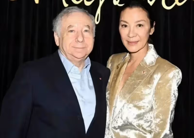 59歲楊紫瓊罕秀恩愛!被77歲未婚夫貼臉露肩,男方白發蒼蒼滿皺紋,網友調侃像父女:是真愛嗎?