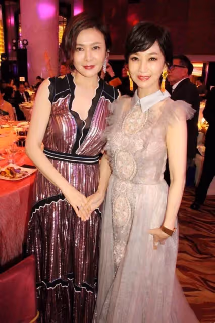 自然老去才最美!當59歲關之琳同框「68歲趙雅芝」,終於明白什麼叫「歲月從不敗美人」