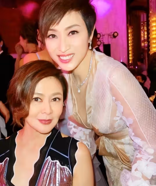 自然老去才最美!當59歲關之琳同框「68歲趙雅芝」,終於明白什麼叫「歲月從不敗美人」