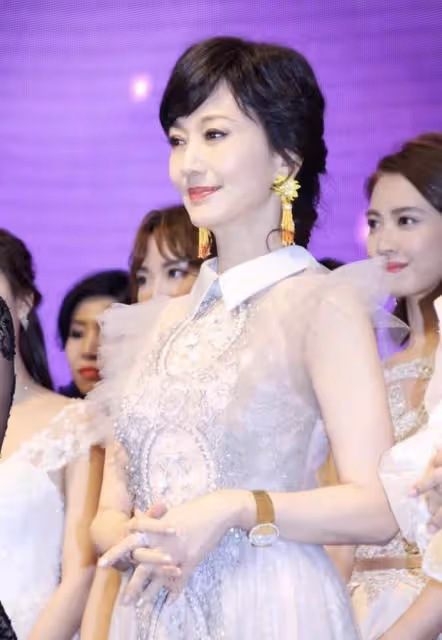 自然老去才最美!當59歲關之琳同框「68歲趙雅芝」,終於明白什麼叫「歲月從不敗美人」