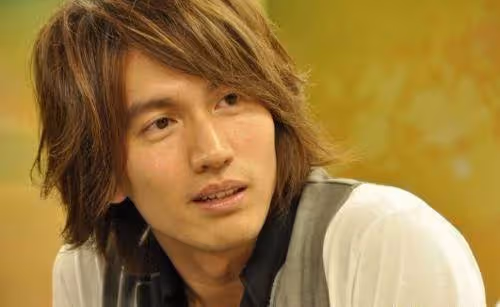 45歲言承旭蓄須大變樣,「鬍子拉碴」不修邊幅盡顯油膩,活在後悔中至今不願結婚,網友:難以接受