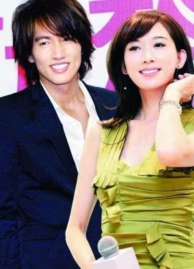 45歲言承旭蓄須大變樣,「鬍子拉碴」不修邊幅盡顯油膩,活在後悔中至今不願結婚,網友:難以接受