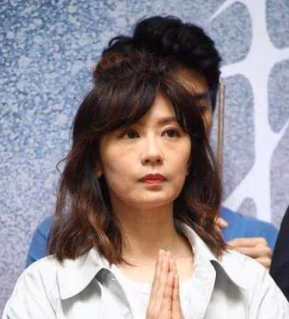 47歲賈靜雯新劇敗好感,第一古裝美女臉垮了,濃妝「遮不住」?網友:老態盡顯