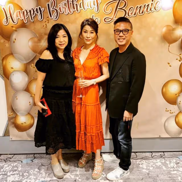 「長孫皇后」童愛玲罕露面,49歲皮膚緊緻似少女,戴金表盡顯闊氣