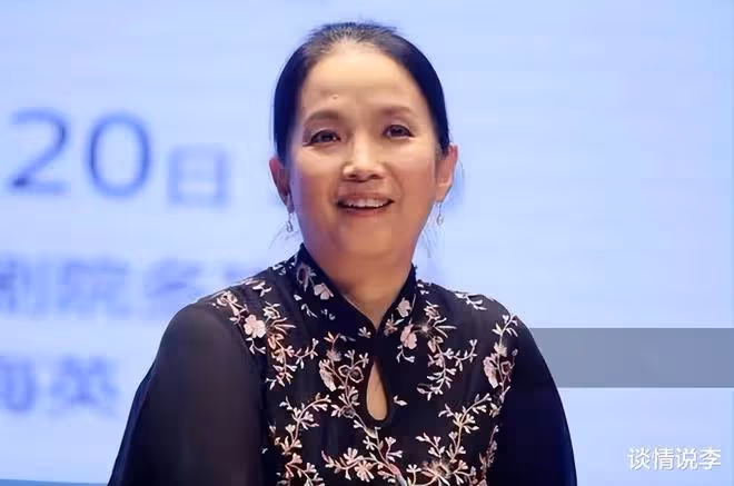 「著名演員」呂麗萍,和三婚老公定居美國,如今62歲晚節不保