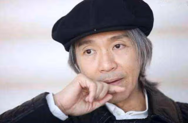 50歲朱茵高調秀恩愛!與黃貫中相愛24年,離開周星馳她過得更好了