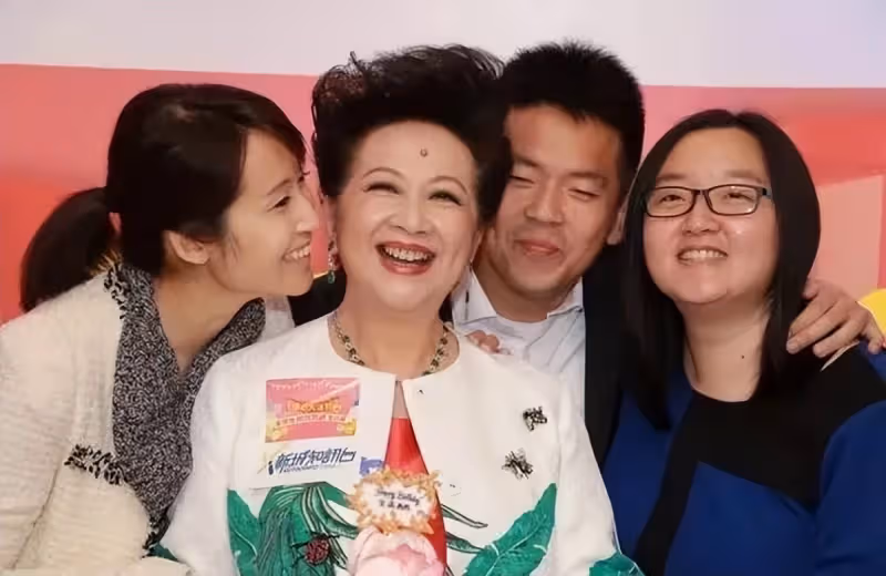 遭婆家驅趕!她一臉旺夫相「卻被丈夫拋棄」一度抑鬱想不開 帶著3個孩子「淨身出戶」終華麗逆襲成富婆