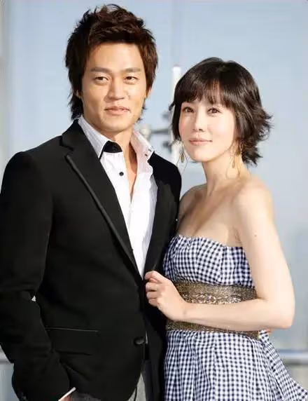 當年被李瑞鎮媽媽嫌棄的金廷恩，嫁富豪後復出，變臉整容太僵硬