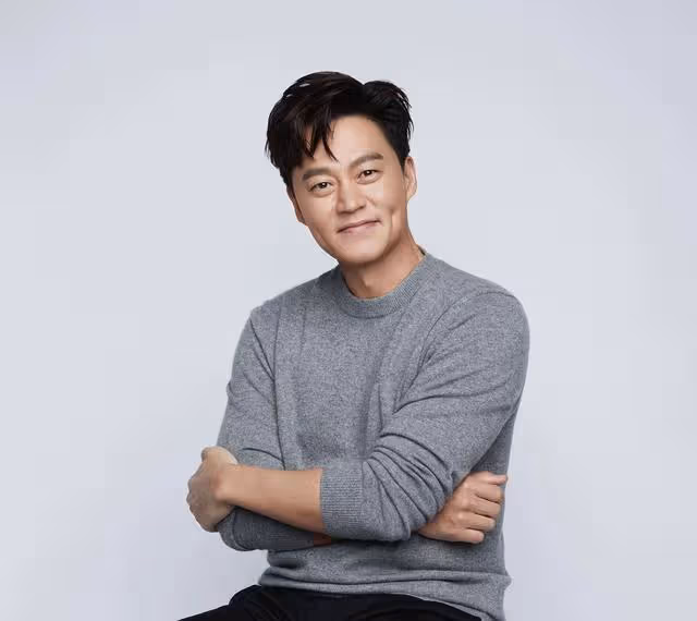當年被李瑞鎮媽媽嫌棄的金廷恩，嫁富豪後復出，變臉整容太僵硬
