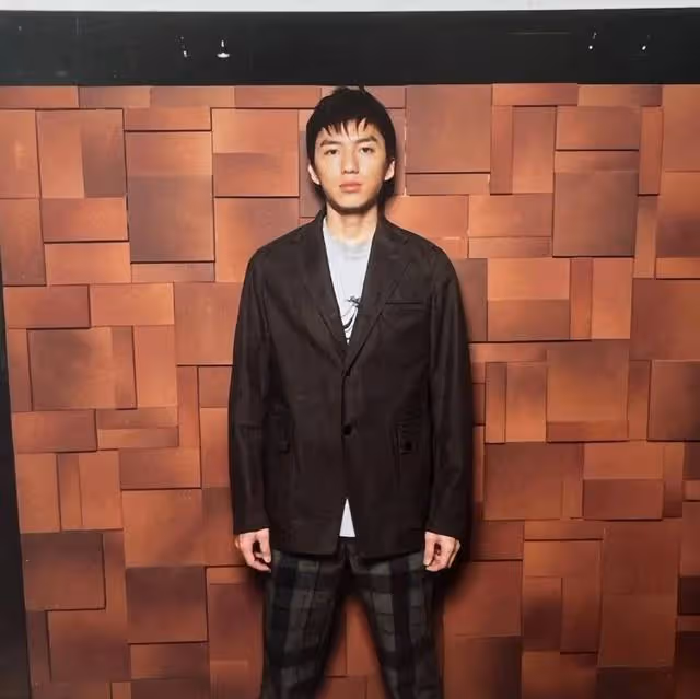 入行25周年！TVB當紅小生大方曬青澀舊照，傳參演新劇遭易角