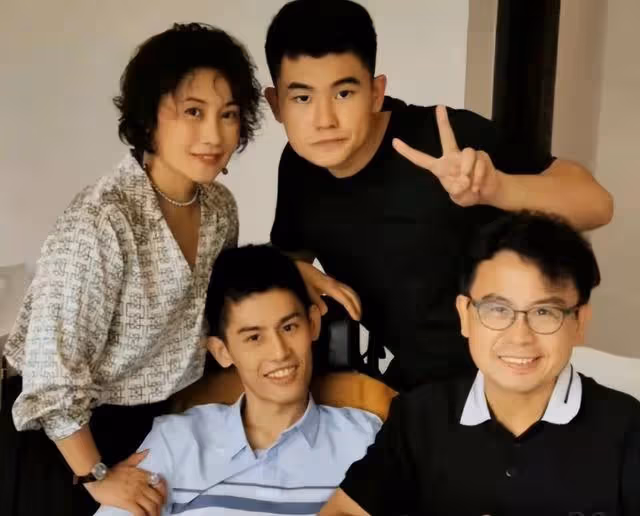 驕傲！知名港星兒子倫敦大學學成歸來，預計回內地清華大學再進修