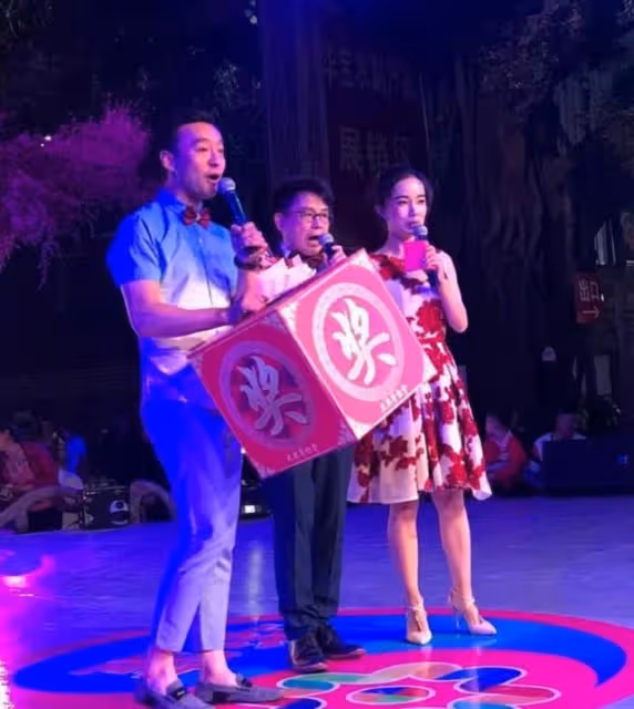 驕傲！知名港星兒子倫敦大學學成歸來，預計回內地清華大學再進修