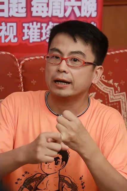 驕傲！知名港星兒子倫敦大學學成歸來，預計回內地清華大學再進修