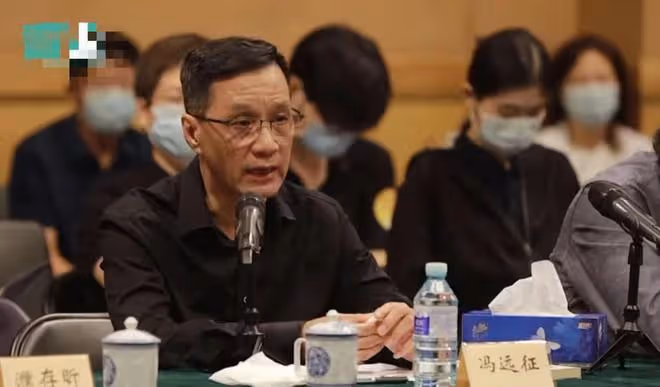 北京人藝院長追思會曝光！馮遠征哽咽痛哭，濮存昕吳剛悲痛致辭