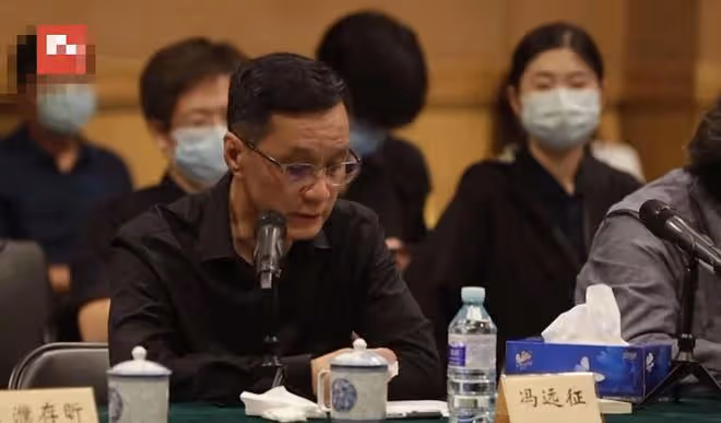 北京人藝院長追思會曝光！馮遠征哽咽痛哭，濮存昕吳剛悲痛致辭