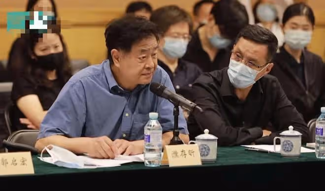 北京人藝院長追思會曝光!馮遠征哽咽痛哭,濮存昕吳剛悲痛致辭