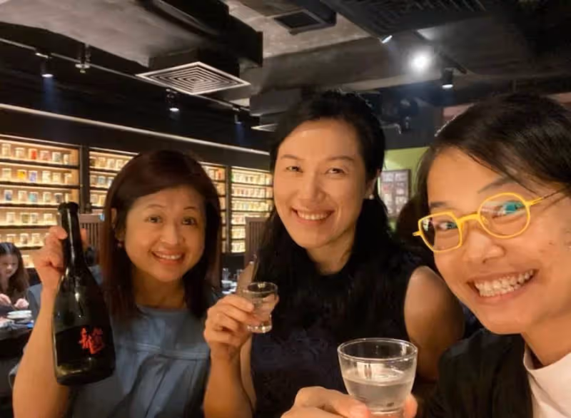 42歲童星關佩琳中年照曝光,笑容不似幼時靈氣,網友:模樣大變認不出