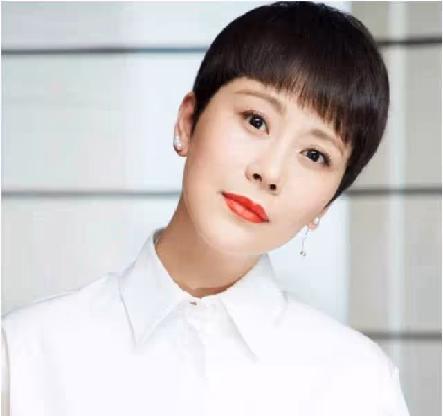 40多歲女人頭髮不要剪太短,這3款髮型好看又顯氣質,太合適過夏了