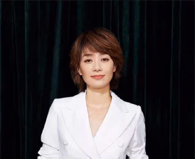 40多歲女人頭髮不要剪太短,這3款髮型好看又顯氣質,太合適過夏了