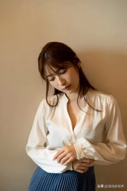 「日系系列」「令和最美」Body!日本頂級性感辣模:雪平莉左