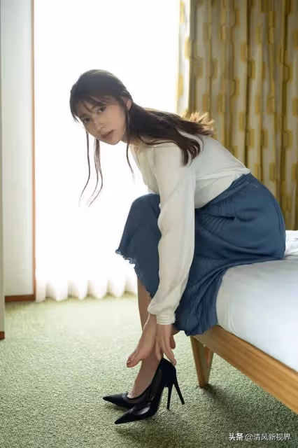 「日系系列」「令和最美」Body!日本頂級性感辣模:雪平莉左