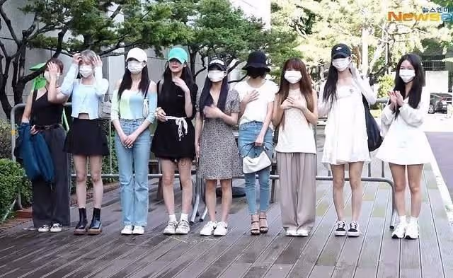 記者議論女團成員？「以為自己是防彈」；宇宙少女攜人魚打歌服回歸