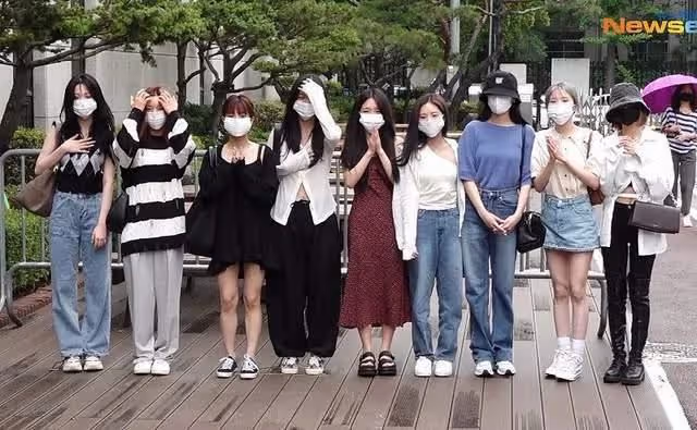 記者議論女團成員？「以為自己是防彈」；宇宙少女攜人魚打歌服回歸