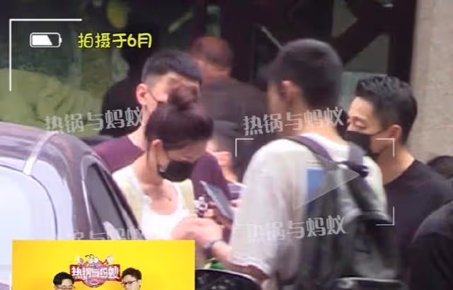 汪小菲現身法喜寺,張穎穎同步現身,網友:好事將近!