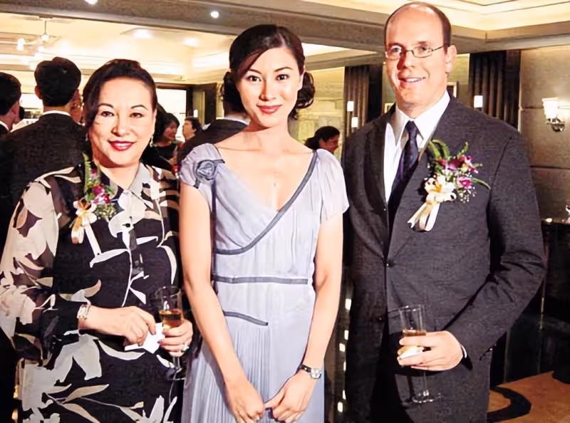 魅力女人徐楓,事業巔峰宣布結婚,事業低谷又遭家庭變故,夫離世一蹶不振,佛法度化才走出:人生真要看得開