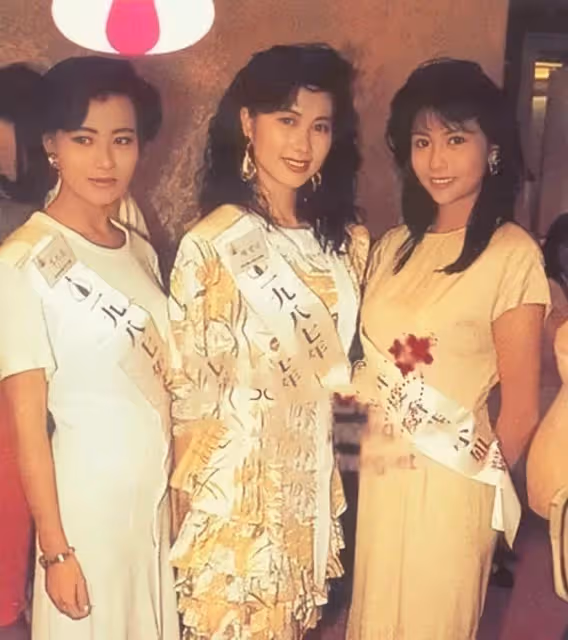 壓邱淑貞勝李美鳳奪港姐冠軍,55歲楊寶玲,2次被夫背叛,帶娃三婚嫁初戀,網贊:讓人羨慕