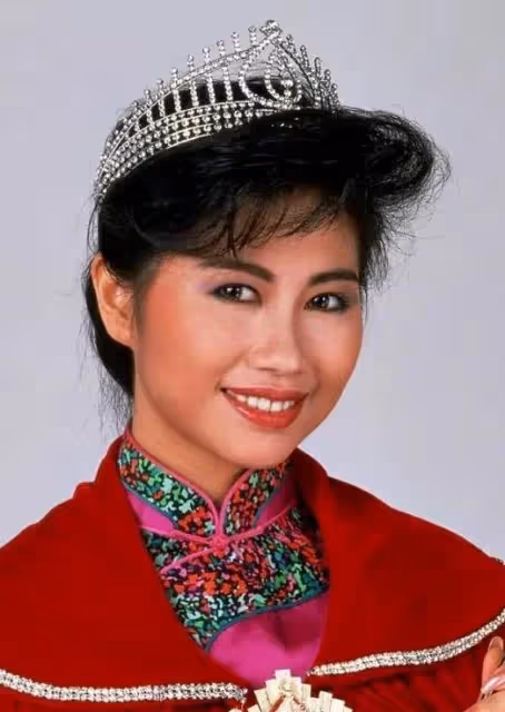 壓邱淑貞勝李美鳳奪港姐冠軍,55歲楊寶玲,2次被夫背叛,帶娃三婚嫁初戀,網贊:讓人羨慕