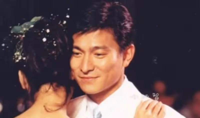 名門出身甘願被藏22年!46歲冒險為劉德華生子,「天王嫂朱麗倩」的深情,連華仔都說:她愛我,比我愛自己更多