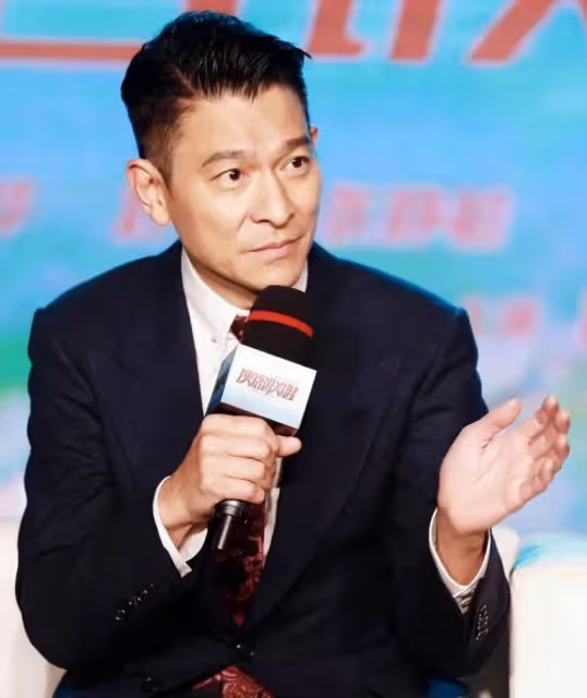 名門出身甘願被藏22年!46歲冒險為劉德華生子,「天王嫂朱麗倩」的深情,連華仔都說:她愛我,比我愛自己更多