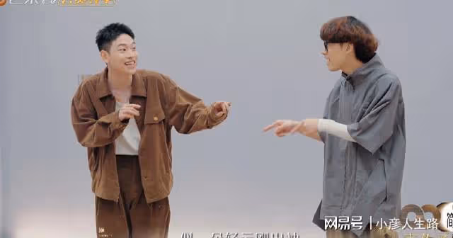李克勤暖心提攜魔動閃霸,單依純戲腔幫唱,畫龍點睛很有畫面感
