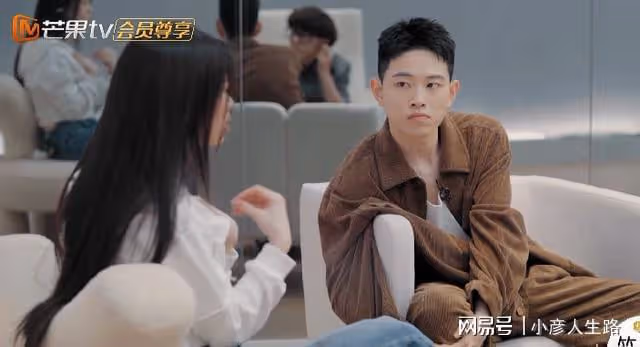 李克勤暖心提攜魔動閃霸,單依純戲腔幫唱,畫龍點睛很有畫面感