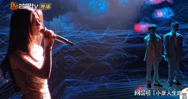李克勤暖心提攜魔動閃霸,單依純戲腔幫唱,畫龍點睛很有畫面感