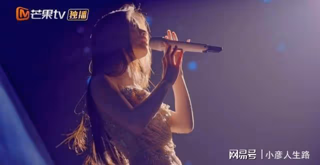 李克勤暖心提攜魔動閃霸,單依純戲腔幫唱,畫龍點睛很有畫面感