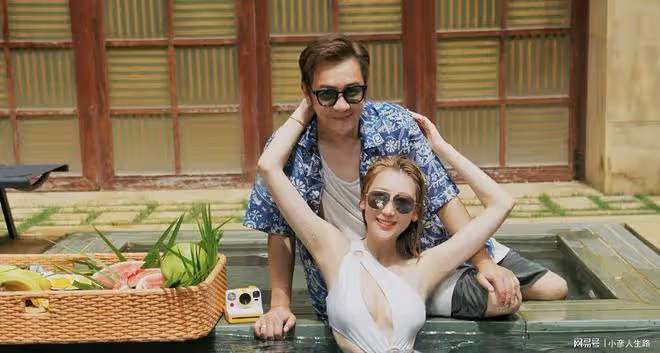 慶祝結婚11年!香港知名男星妻子曬泳裝照,網友直呼:九頭身美女