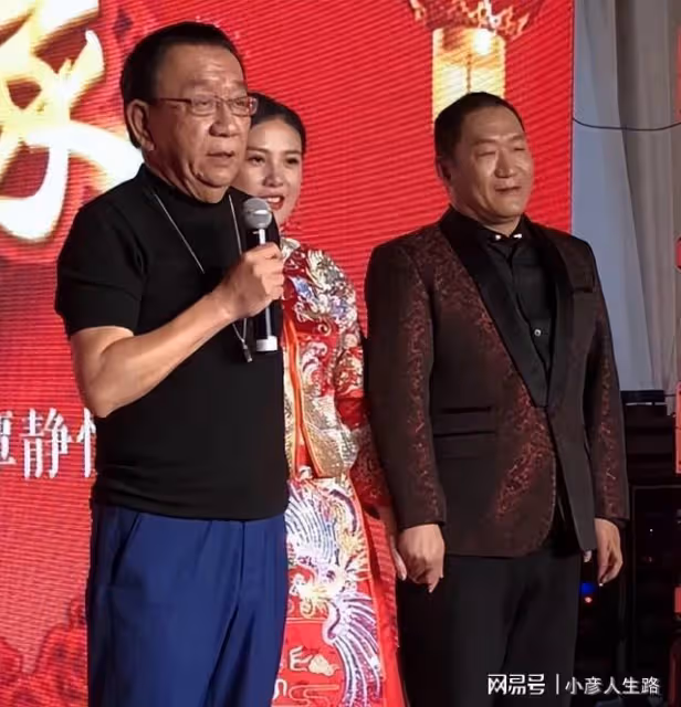 59歲男星謝東為兒子慶生!父子相差55歲,過平淡生活很幸福