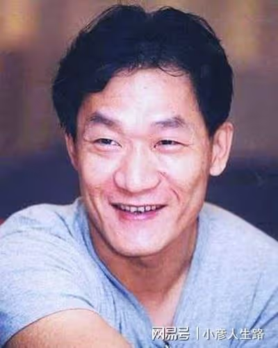 59歲男星謝東為兒子慶生!父子相差55歲,過平淡生活很幸福
