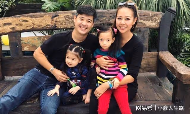 鍾麗淇攜女做物理治療,患病11歲仍不會走路,曾被診斷活不過2歲