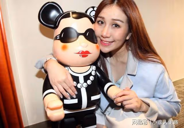 神志不清遊蕩街頭,未婚先孕閃婚學霸,賭王千金何超盈到底多叛逆