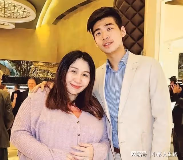 神志不清遊蕩街頭,未婚先孕閃婚學霸,賭王千金何超盈到底多叛逆