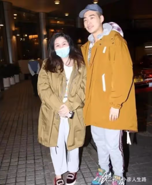 神志不清遊蕩街頭,未婚先孕閃婚學霸,賭王千金何超盈到底多叛逆