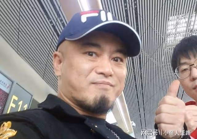 網紅二驢怒懟各大「八卦主播」,放話:再黑我,就讓你們被封殺